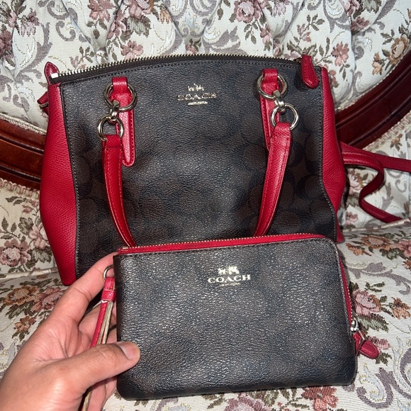 Authentic Coach Small Two way bag and go zippy wallet.Both are Good Condition - Picture 4 of 12